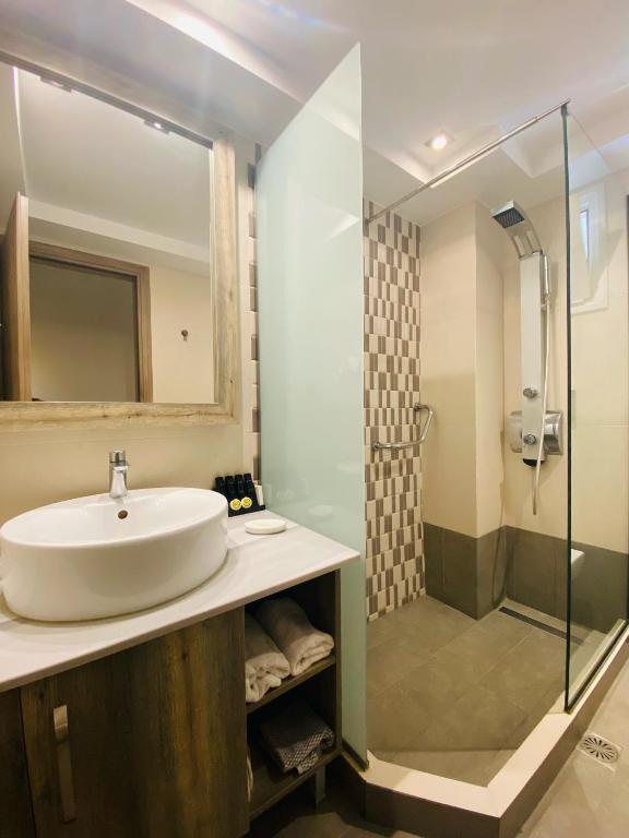 AKRON Luxury Holidays - 8