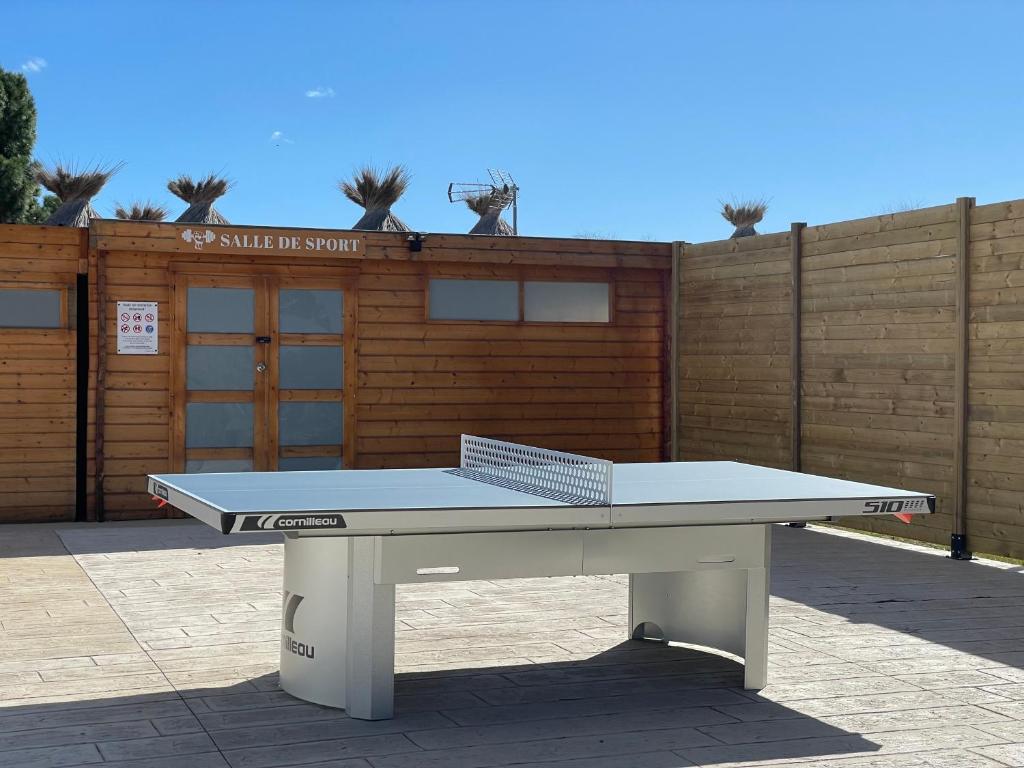 Stolní tenis v ubytování Hotel Mas des Lys nebo okolí