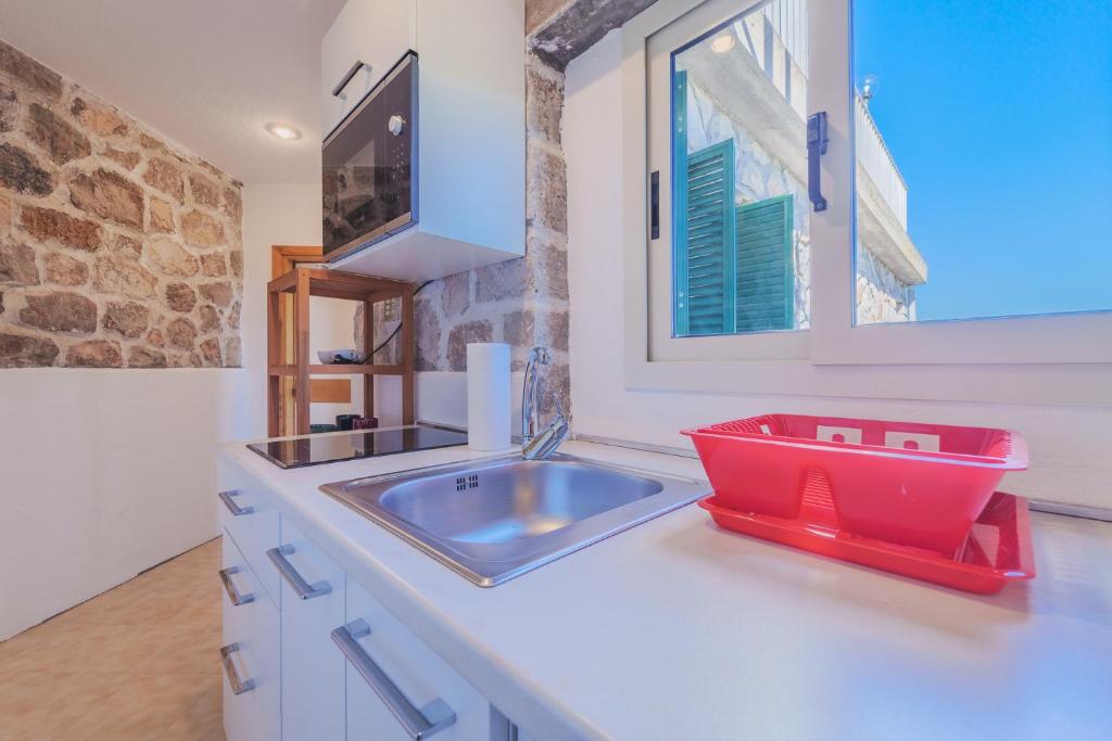 Kuchyň nebo kuchyňský kout v ubytování Casa William - Villa e 2 Dependance