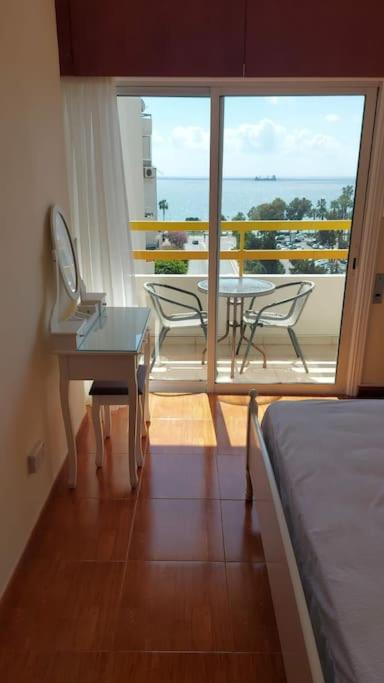 Balkón nebo terasa v ubytování Balcony Sea View Whole Apt, Minutes To Beach