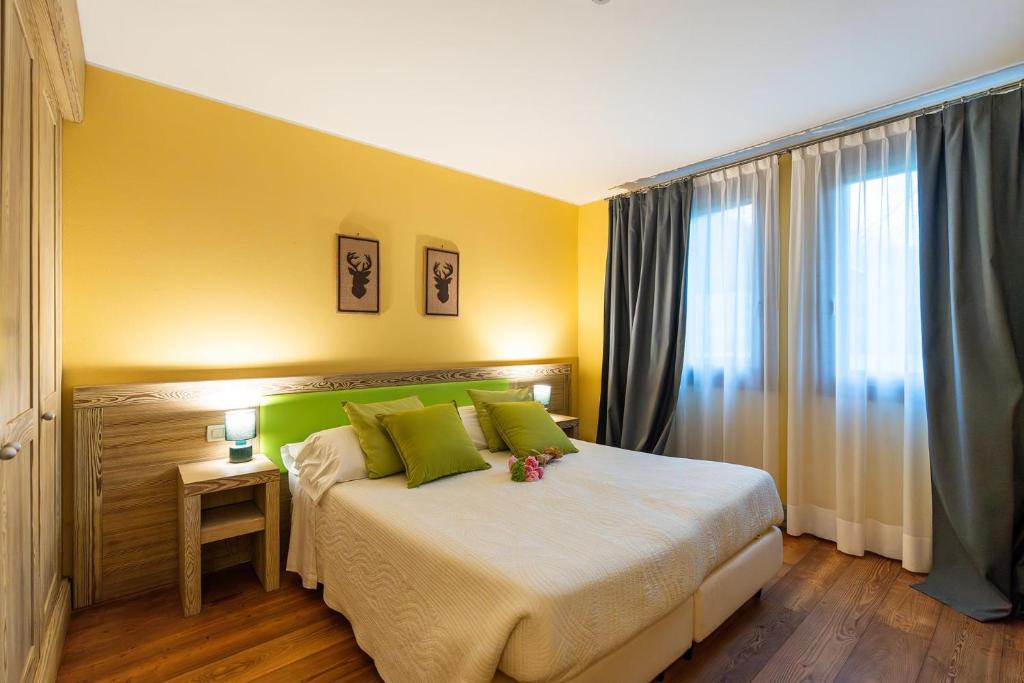 Łóżko lub łóżka w pokoju w obiekcie ACCADEMIA VINE LODGE