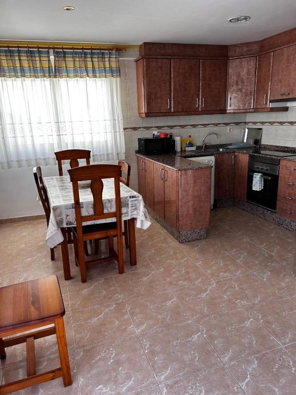 Kuchyňa alebo kuchynka v ubytovaní Apartamentos Inter Gandia Playa