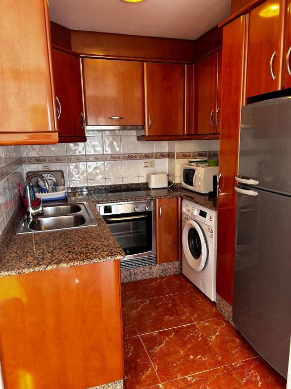 Kuchyňa alebo kuchynka v ubytovaní Apartamentos Inter Gandia Playa