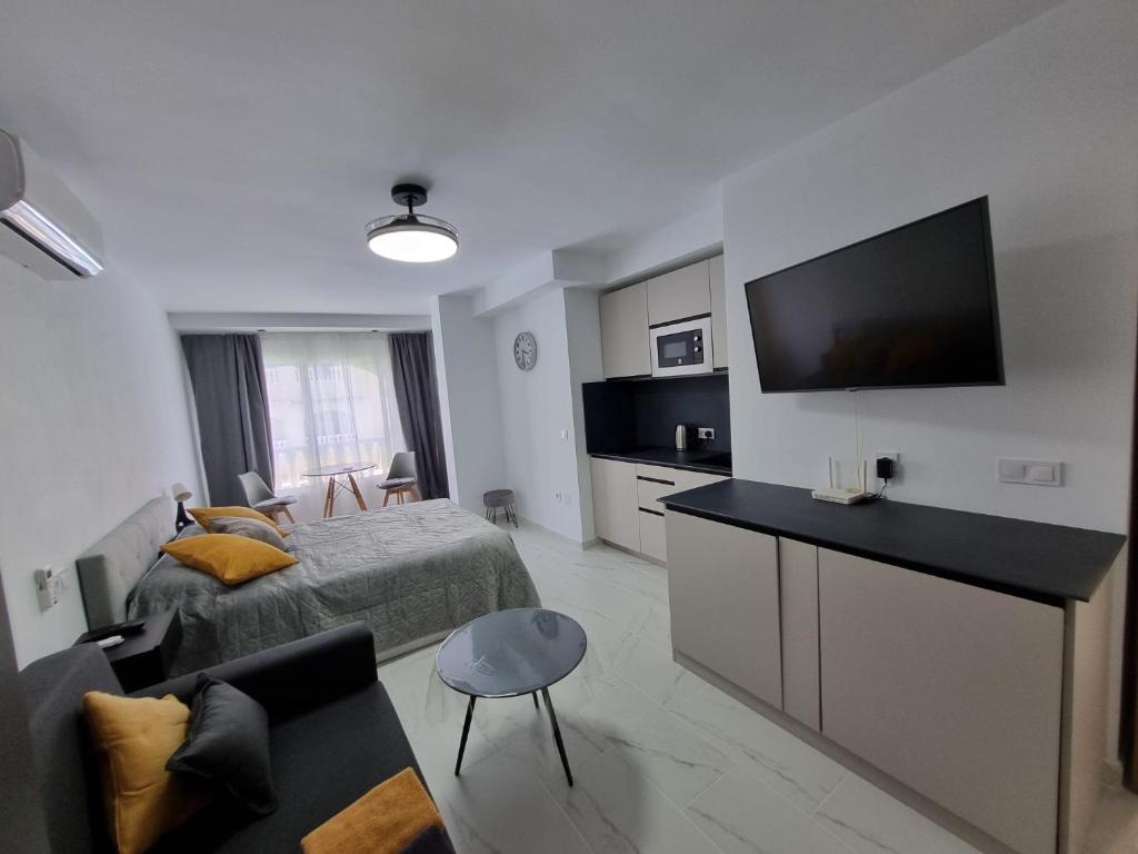 Televízia a/alebo spoločenská miestnosť v ubytovaní Seascape - Tranquil Studio Apartment