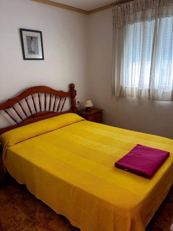 Posteľ alebo postele v izbe v ubytovaní Apartamentos Inter Gandia Playa