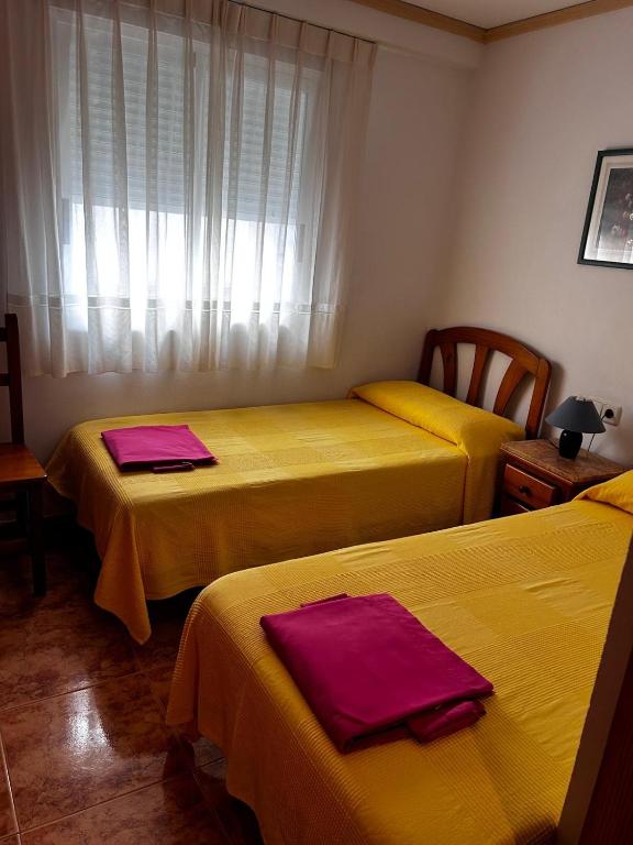 Posteľ alebo postele v izbe v ubytovaní Apartamentos Inter Gandia Playa