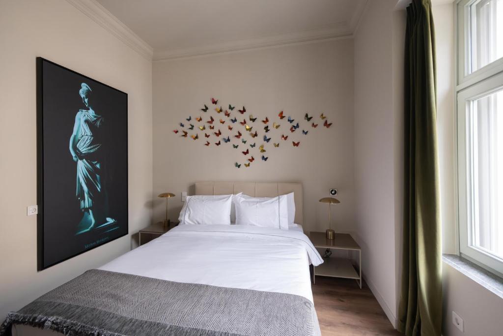 Postel nebo postele na pokoji v ubytování Nine Athens Hotel