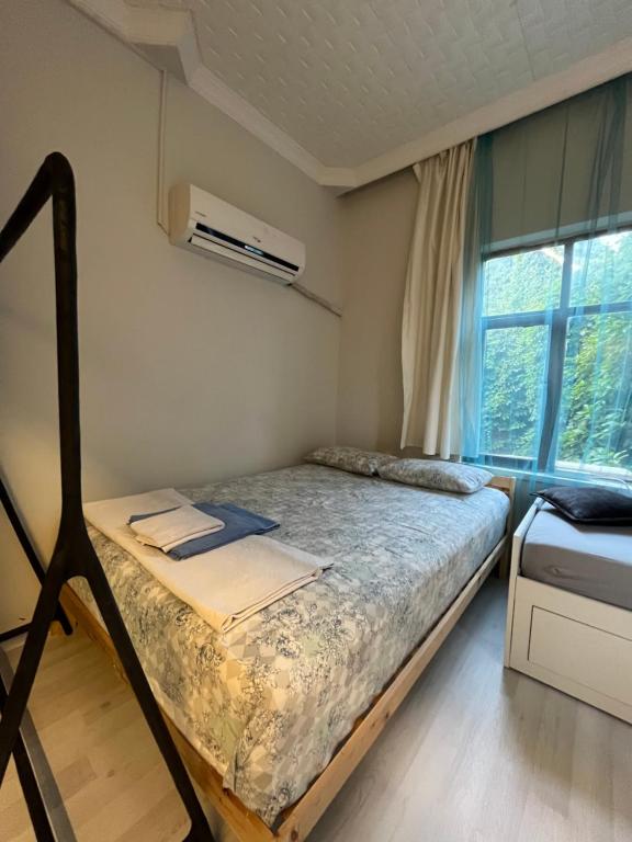 Erkal Pension - Standard-Dreibettzimmer