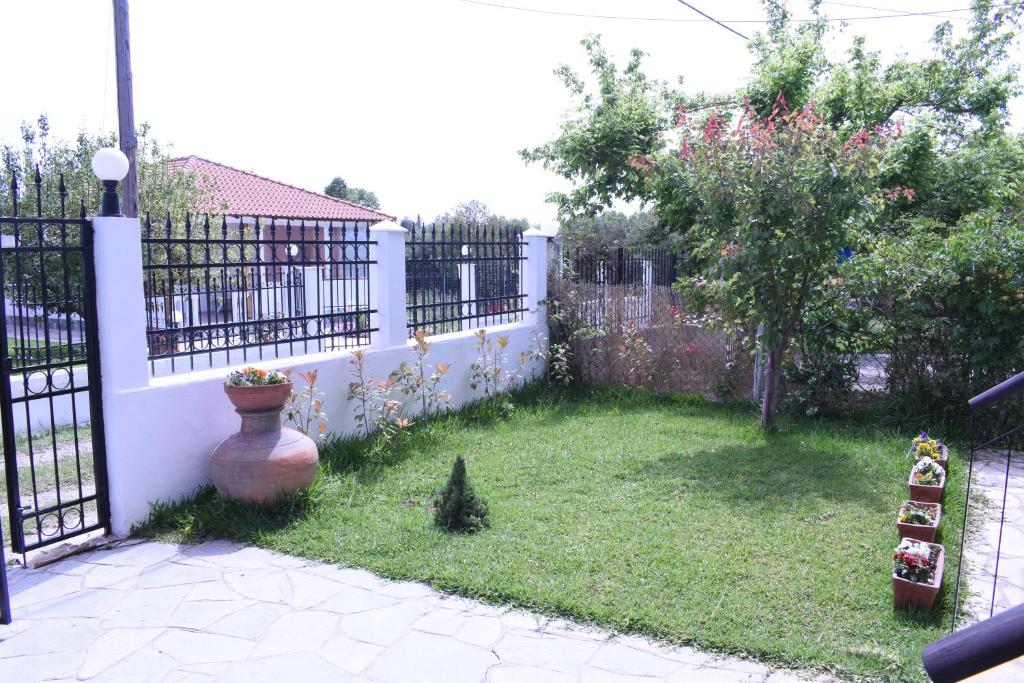 Zahrada ubytování Kallikratia Holiday Flat 1