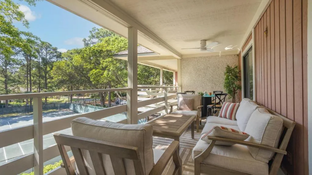 Walk to the Beach Contemporary Coastal Villa Fully Remodeled Spring 2024 Expansive Balcony