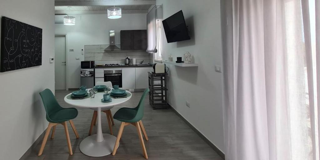 Kuchyň nebo kuchyňský kout v ubytování PICCOLO PARADISO Suite SOLE