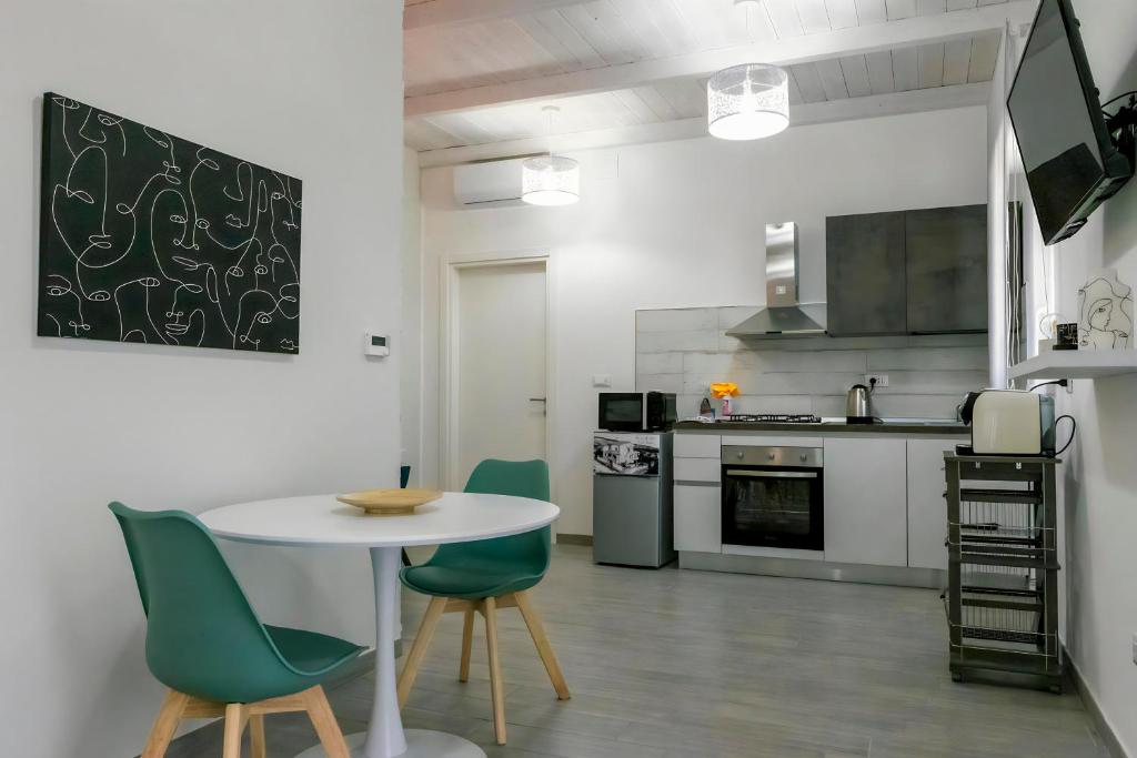 Kuchyň nebo kuchyňský kout v ubytování PICCOLO PARADISO Suite SOLE