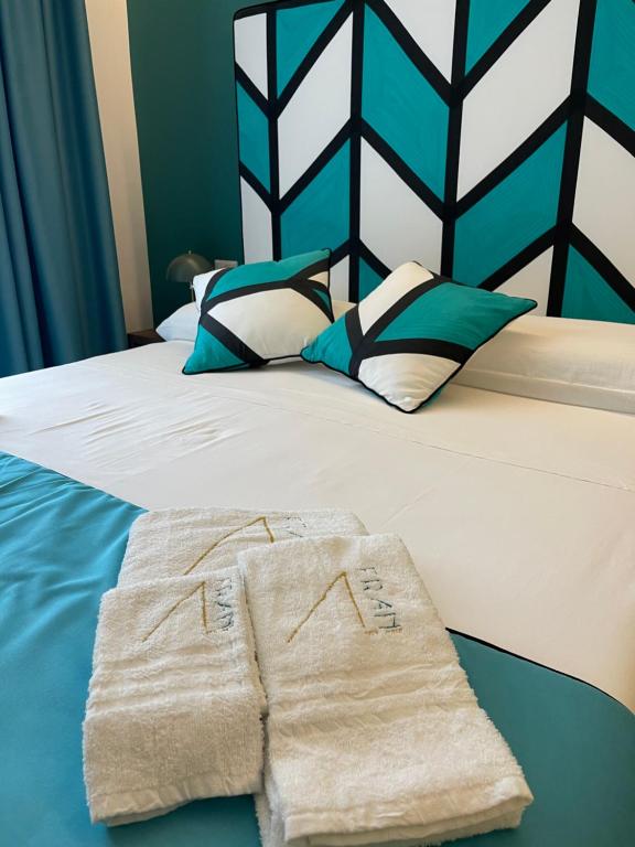 Postel nebo postele na pokoji v ubytování FRAN CITY SUITE
