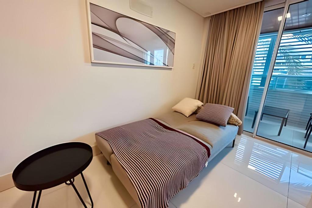Luxo à beira-mar no Solar Tambaú - Two-Bedroom Apartment With Terrace And Sea View