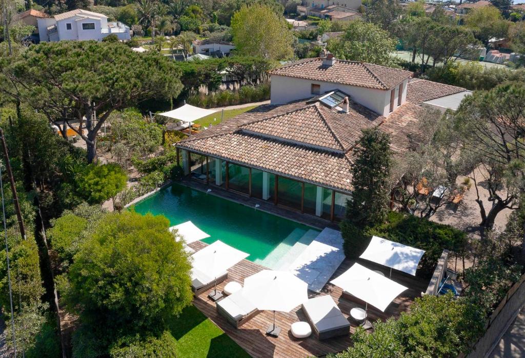 Et luftfoto af Villa Madeleine