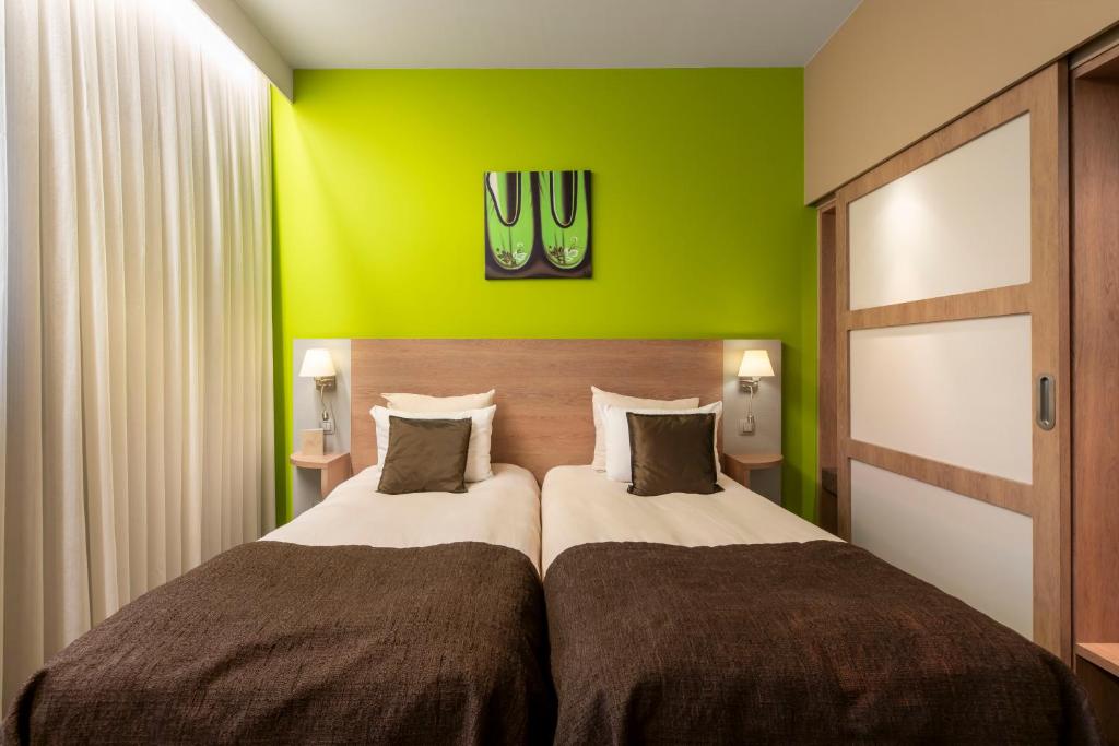Postel nebo postele na pokoji v ubytování Van der Valk Waterloo
