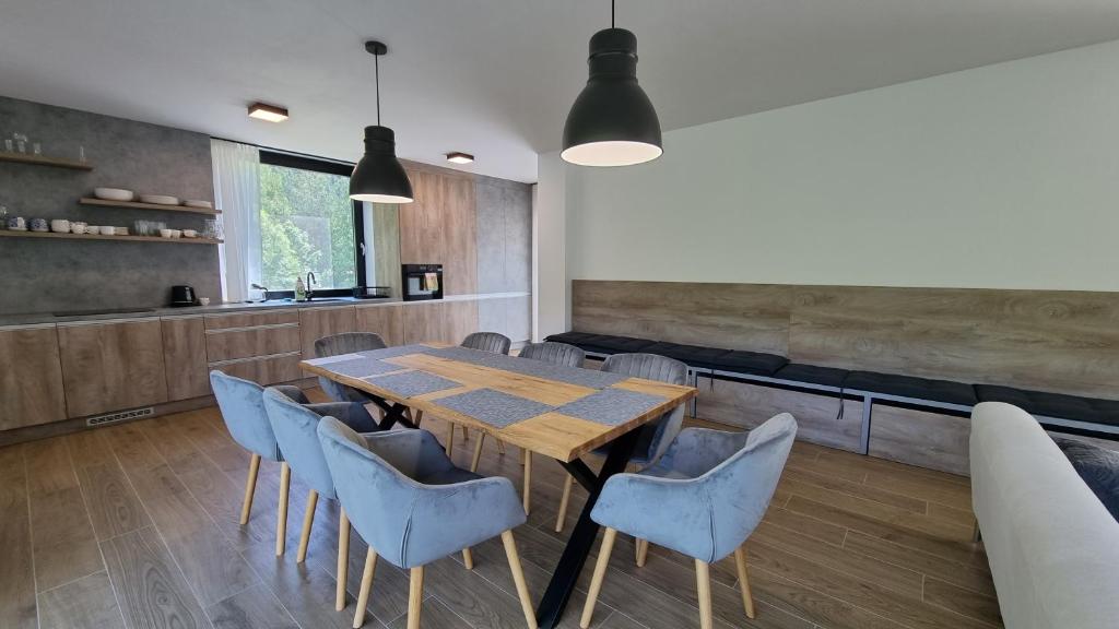 Kuchyň nebo kuchyňský kout v ubytování Chalets Hrabovo
