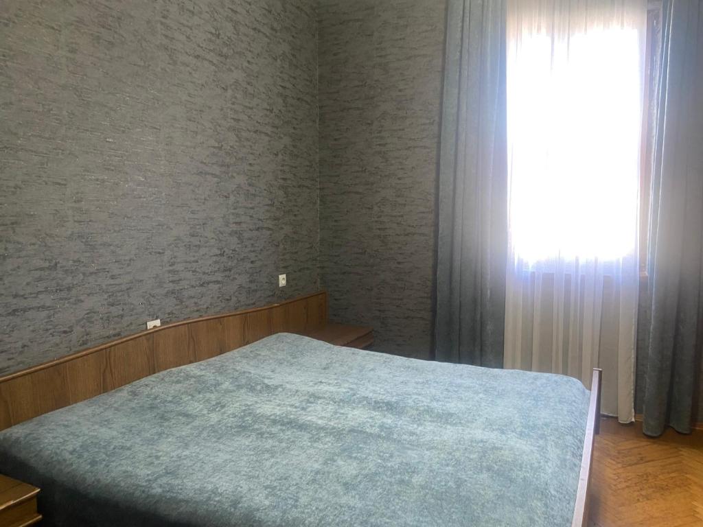Postel nebo postele na pokoji v ubytování Luka Family Guest House