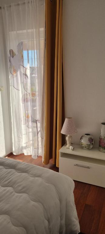 Posteľ alebo postele v izbe v ubytovaní Stunning Gold apartment with pool