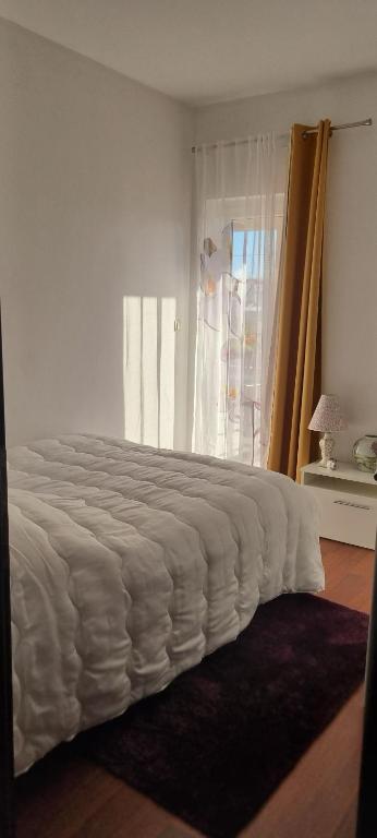 Posteľ alebo postele v izbe v ubytovaní Stunning Gold apartment with pool