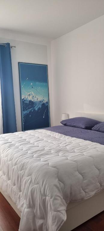 Posteľ alebo postele v izbe v ubytovaní Stunning Gold apartment with pool