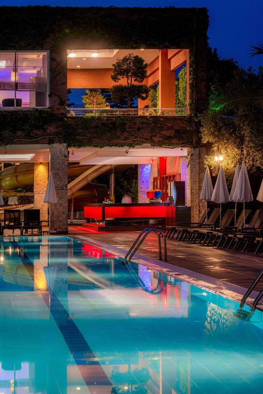 Bazén v ubytování Telatiye Resort Hotel nebo v jeho okolí