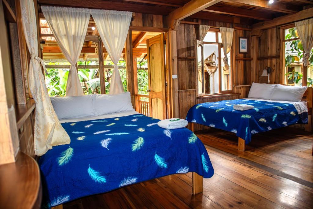 La Casa de Cecilia Mindo - Twin Room With Private Bathroom