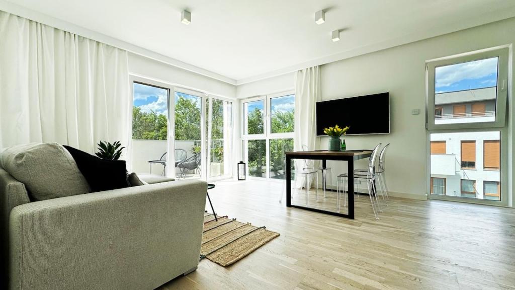 Μια τηλεόραση ή/και κέντρο ψυχαγωγίας στο Apartament Park Bażantów