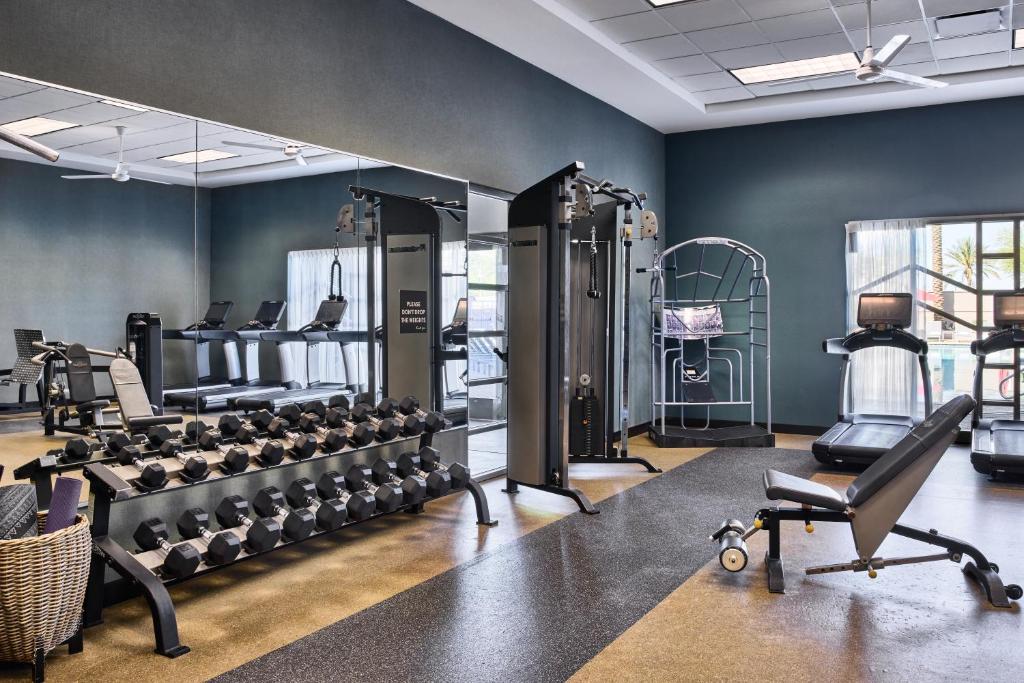 Fitness centrum a/nebo fitness zařízení v ubytování Renaissance Phoenix Glendale Hotel & Conference Center