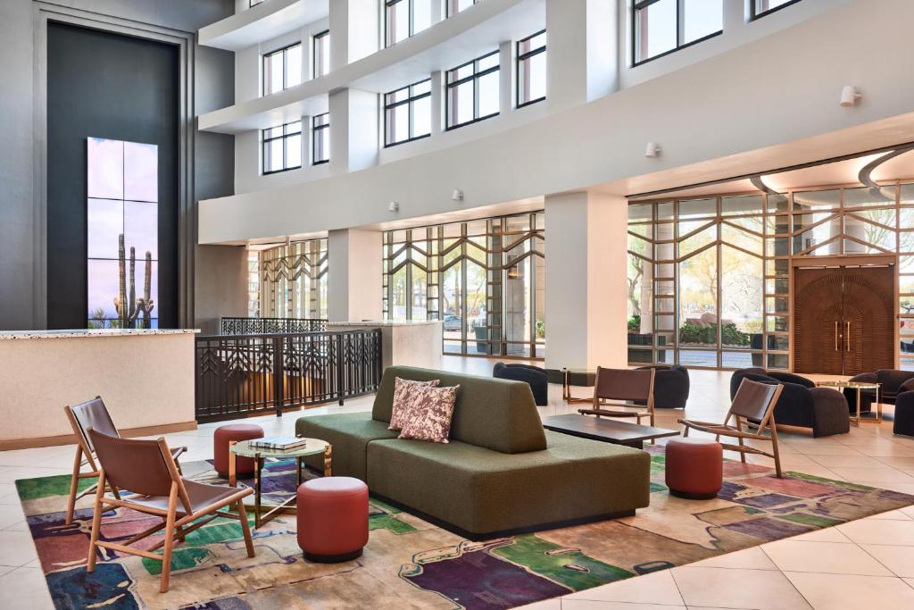 Posezení v ubytování Renaissance Phoenix Glendale Hotel & Conference Center