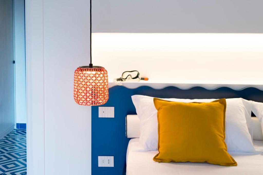 Ein Bett oder Betten in einem Zimmer der Unterkunft o' mar - Amalfi Coast Suite