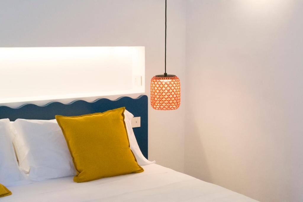 Ein Bett oder Betten in einem Zimmer der Unterkunft o' mar - Amalfi Coast Suite