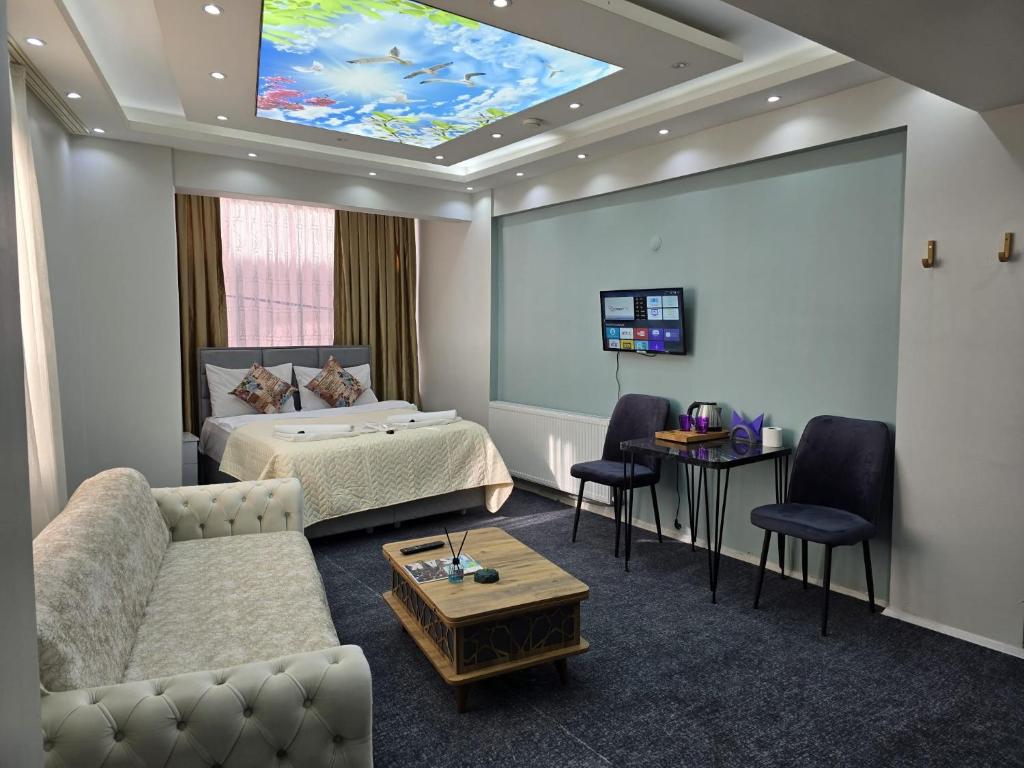 Posezení v ubytování Uyu Room Uşak Otel