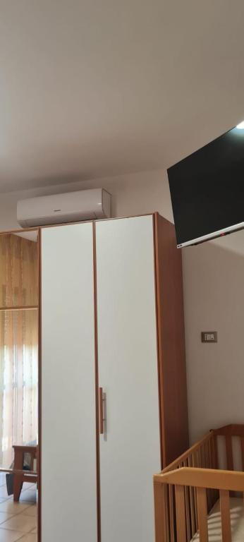 Telewizja i/lub zestaw kina domowego w obiekcie La finestra sul mare