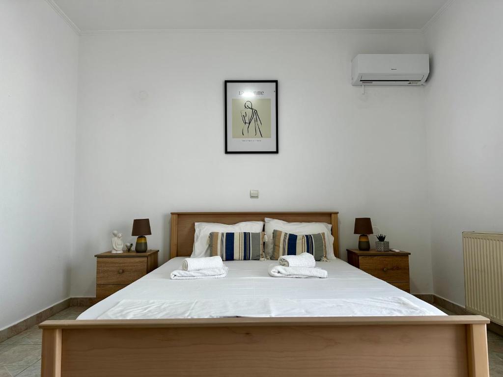 Spacious Stay in Town, with Balcony - El Greco Apartments No 3