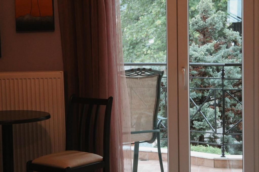 Enastron Hotel - Habitación Gemela Con Chimenea