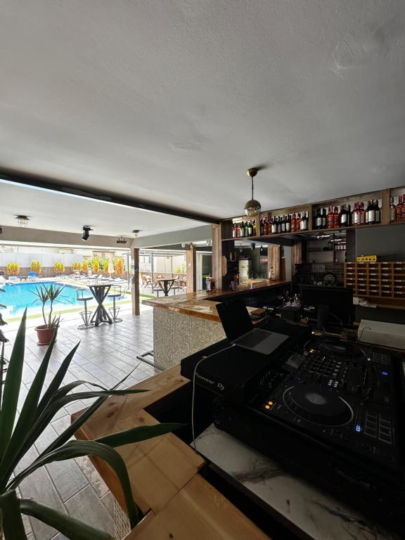 Bazén v ubytování Carmina Hotel nebo v jeho okolí