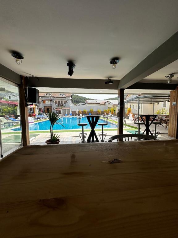 Bazén v ubytování Carmina Hotel nebo v jeho okolí