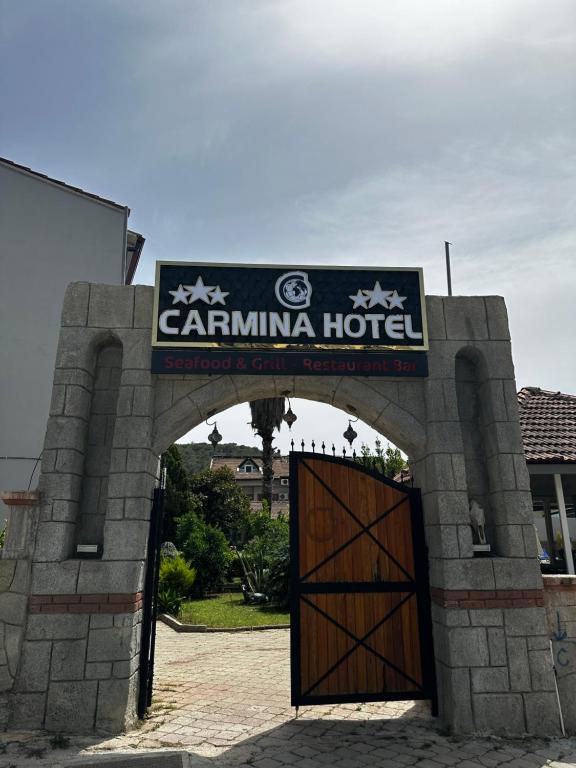 Certifikát, hodnocení, plakát nebo jiný dokument vystavený v ubytování Carmina Hotel