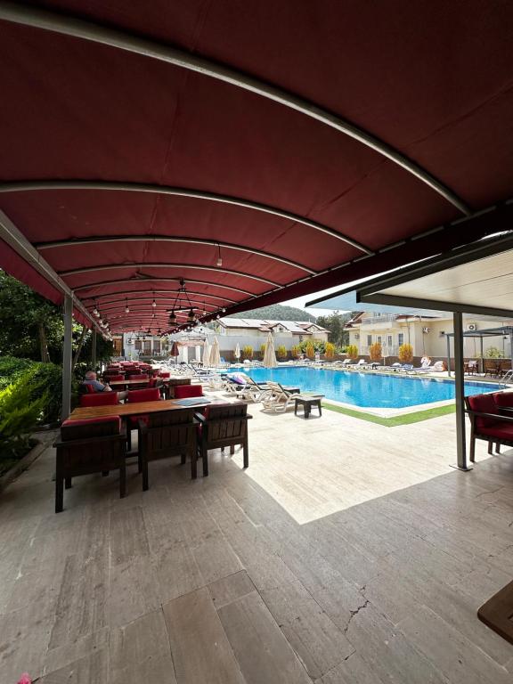 Bazén v ubytování Carmina Hotel nebo v jeho okolí