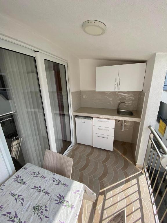 Kuchyň nebo kuchyňský kout v ubytování Apartmani Resetar