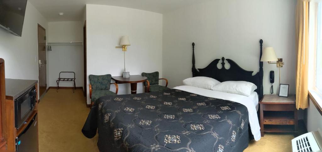 Postel nebo postele na pokoji v ubytování South Side Inn - Burlington