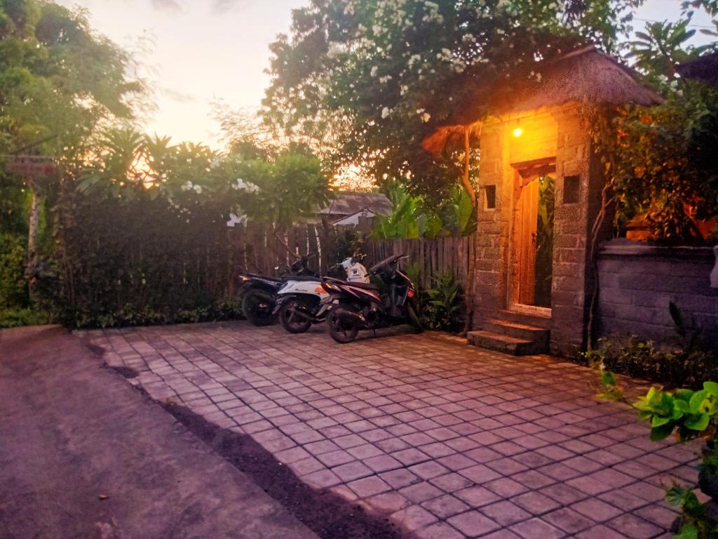 Fotografie z fotogalerie ubytování Umah Kayu 1-Menjangan homestay v destinaci Banyuwedang