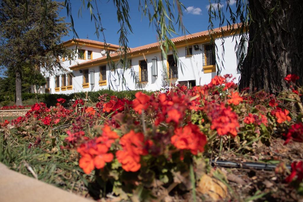 a house with red flowers in front of it at Hotel Finca las Beatas in Villahermosa