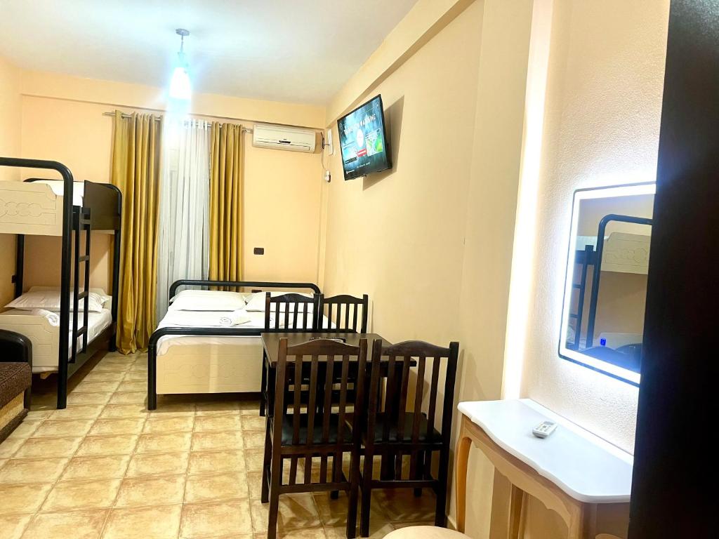 Ένα ή περισσότερα κρεβάτια σε δωμάτιο στο Hotel Asteri