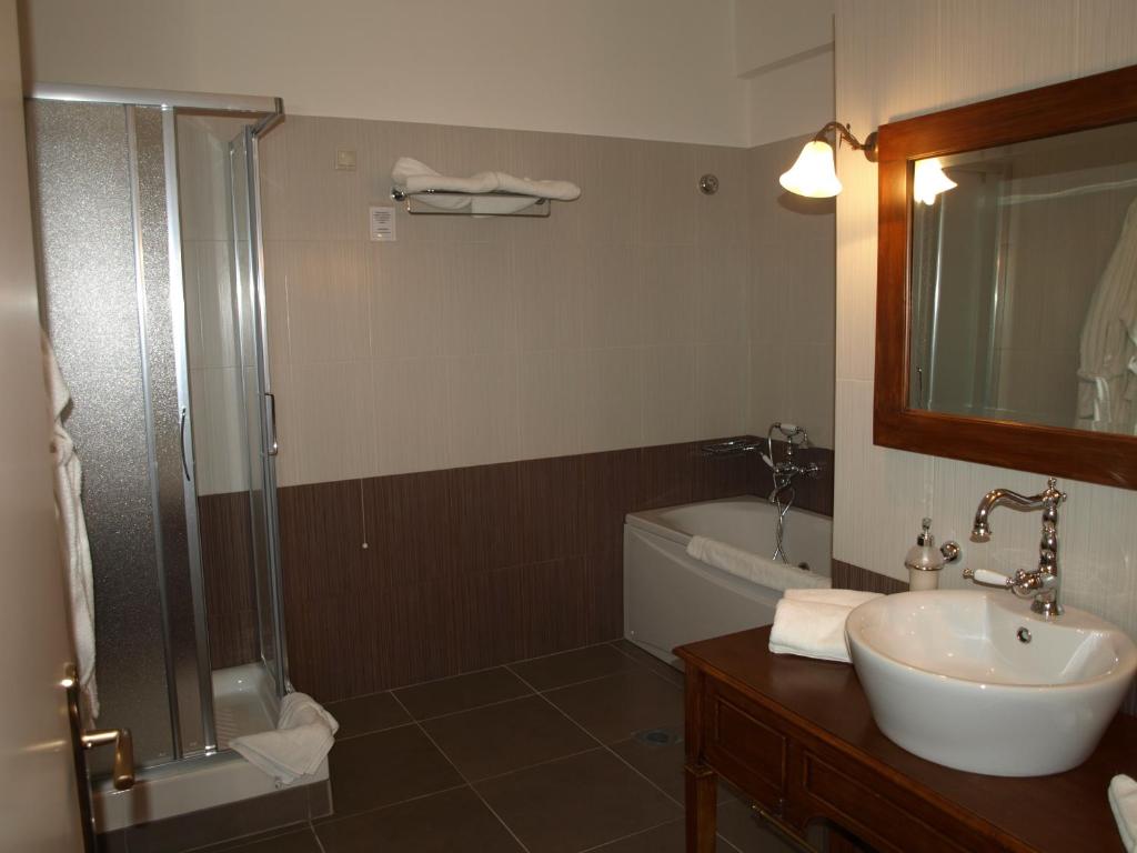 Koupelna v ubytování Porto Mani Suites
