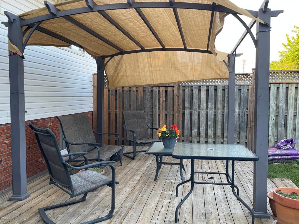Balkón nebo terasa v ubytování Private Suite in Niagara Falls