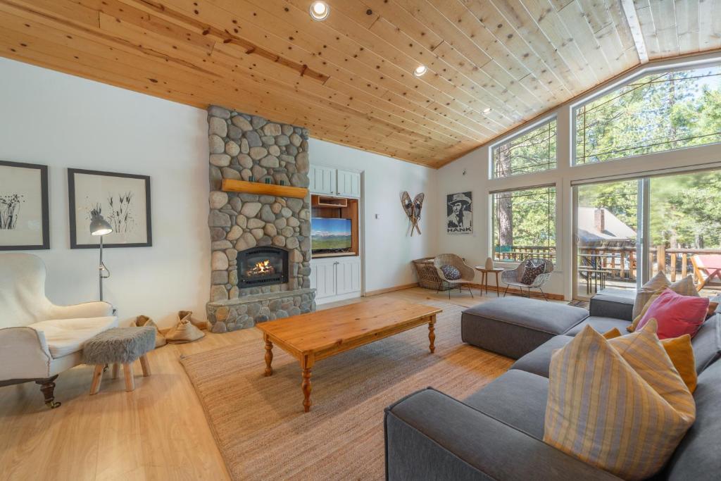 a living room with a couch and a fireplace at Spacious 4BR Home 2 Decks with BBQ and Outdoor Furniture Walk to Lake Trails and More in Tahoma