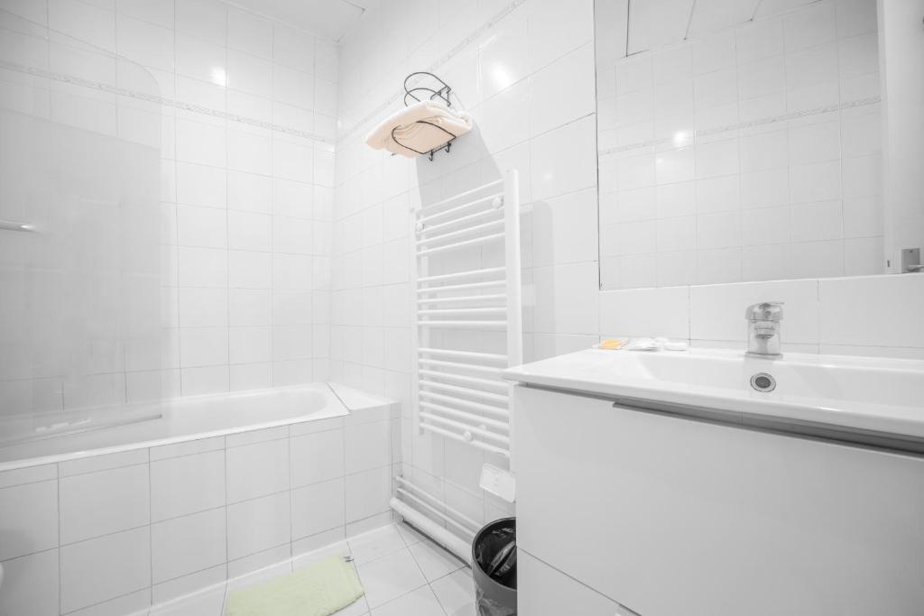 Casa Serena Paris Hôtel - Resim 7