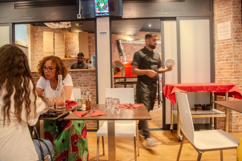 Casa Serena Paris Hôtel - Resim 5